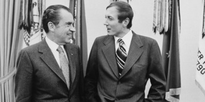 https://en.wikipedia.org/wiki/Yevgeny_Yevtushenko#/media/File:President_Nixon_meets_with_Russian_poet_Yevheny_Yevtushenko_-_NARA_-_194753.tif