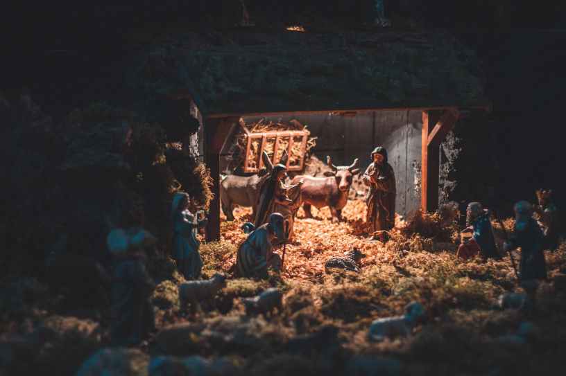 small toys showing birth of christ
