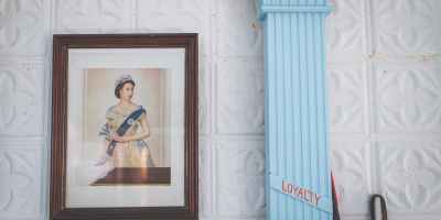 painting of queen elizabeth on wall