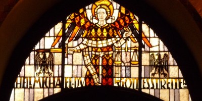 Stained glass window of St Martin. Photo by Warburg/Wikimedia Commons