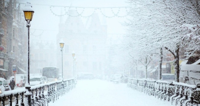 Snowy road in city. Photo by Filip Bunkens/Unsplash. https://unsplash.com/photos/road-covered-by-snow-near-vehicle-traveling-at-daytime-R5SrmZPoO40