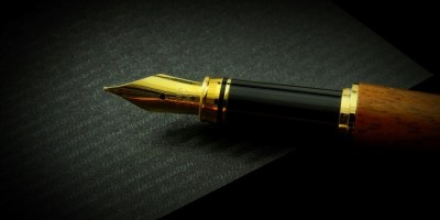 Photo of fountain pen by Pixabay: https://www.pexels.com/photo/gold-quill-pen-372748/