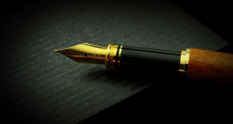 Photo of fountain pen by Pixabay: https://www.pexels.com/photo/gold-quill-pen-372748/