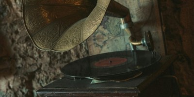 Photo by Oktay Köseoğlu of a vintage gramaphone. https://www.pexels.com/photo/a-vintage-gramophone-16978570/