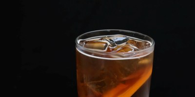 glass of iced tea with lemon. Shameel mukkath/Pexels